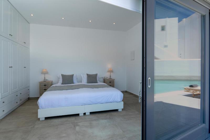 Private Pool Room image 4