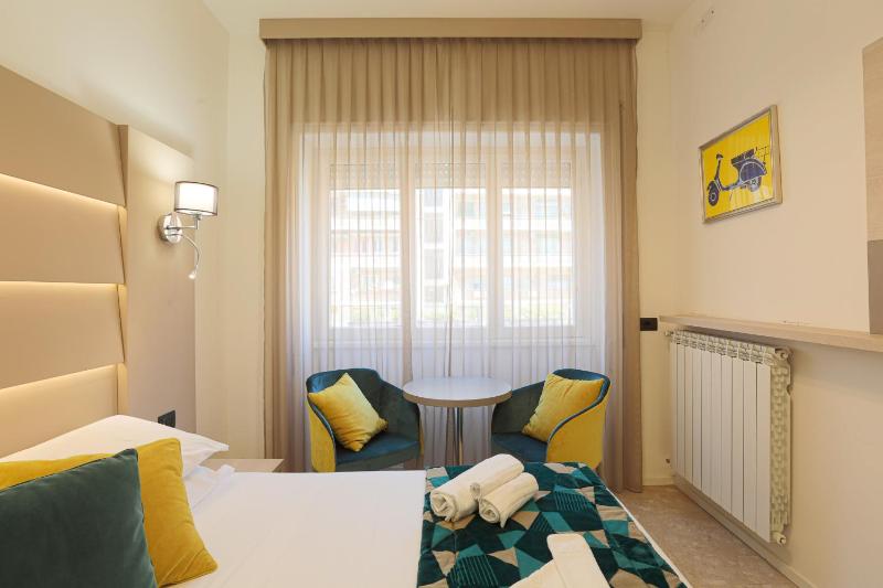 Deluxe Double Room image 4