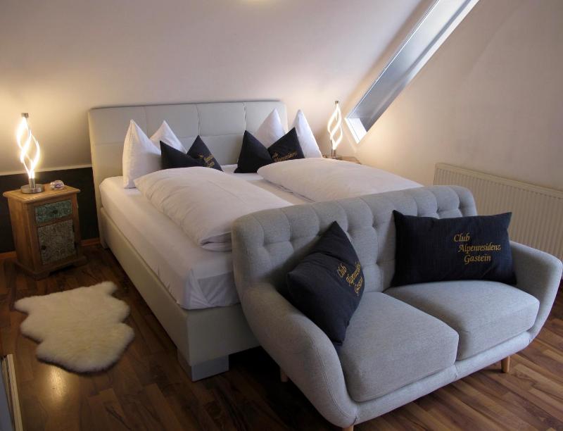 Deluxe Apartment Panorama image 2