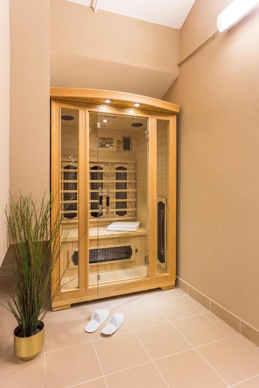 Deluxe Queen Room image 1