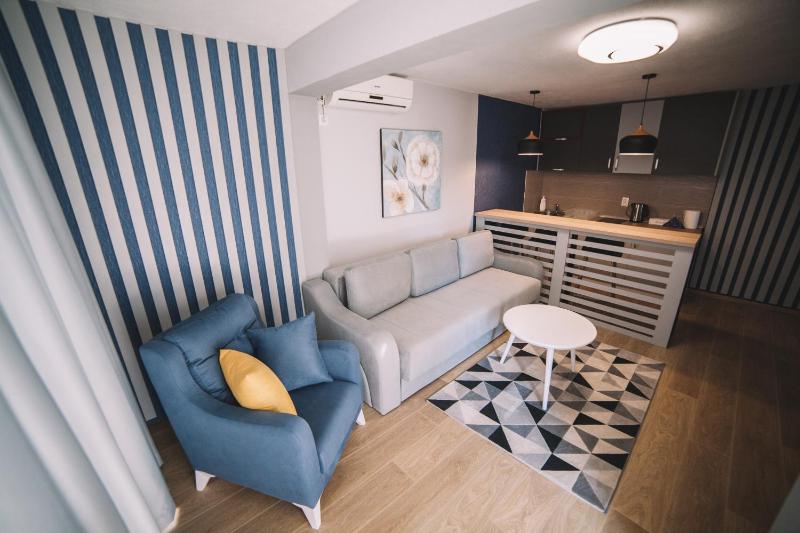Belvedere Apartments - image 2