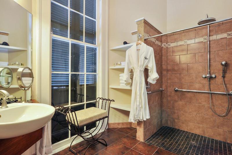 Superior King Room image 2