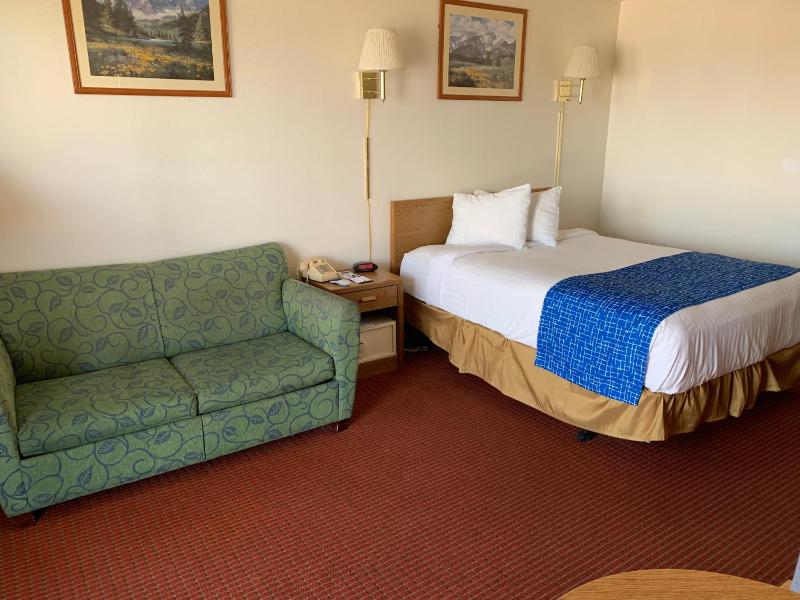 Deluxe Queen Room - Non-Smoking image 3