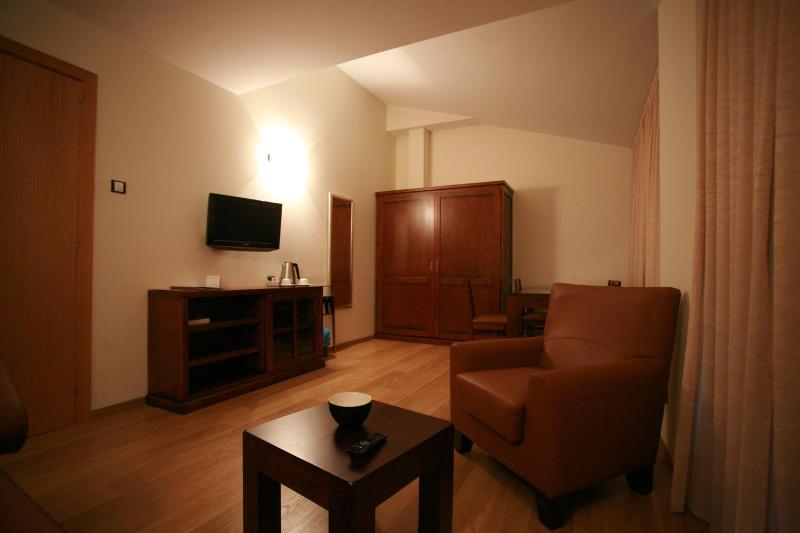 Suite with Spa Access (2 Adults + 2 Children)  image 3