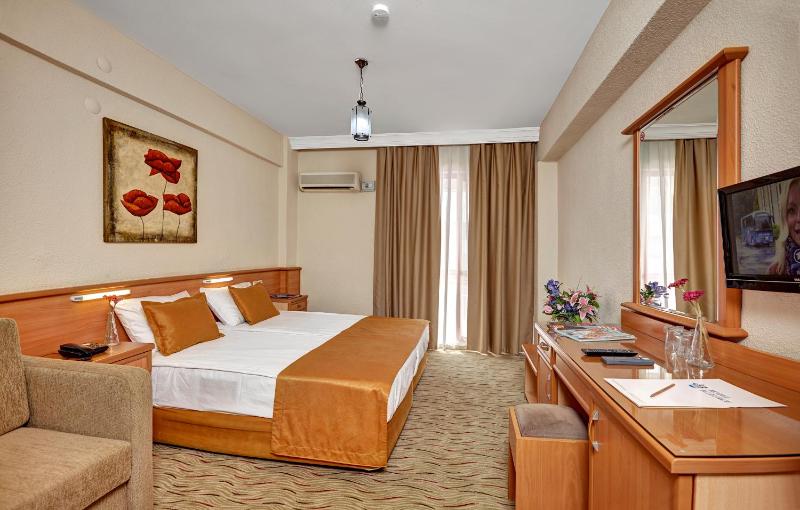 Double Room image 3