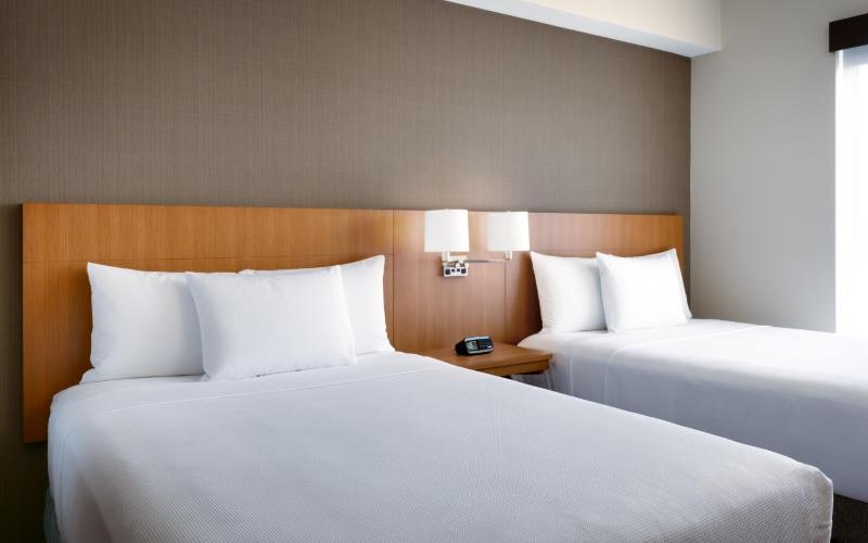 Queen Room with Two Queen Beds with Sofa Bed and Tub - Disability Access image 3
