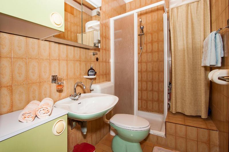 One-Bedroom Apartment image 3