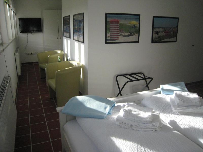 Economy Quadruple Room image 1