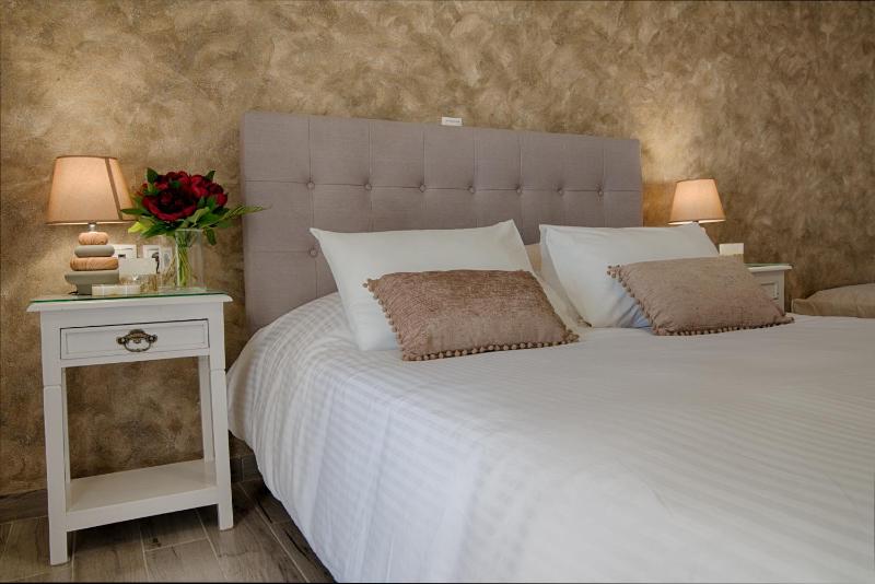 Apartment with Mountain View image 4