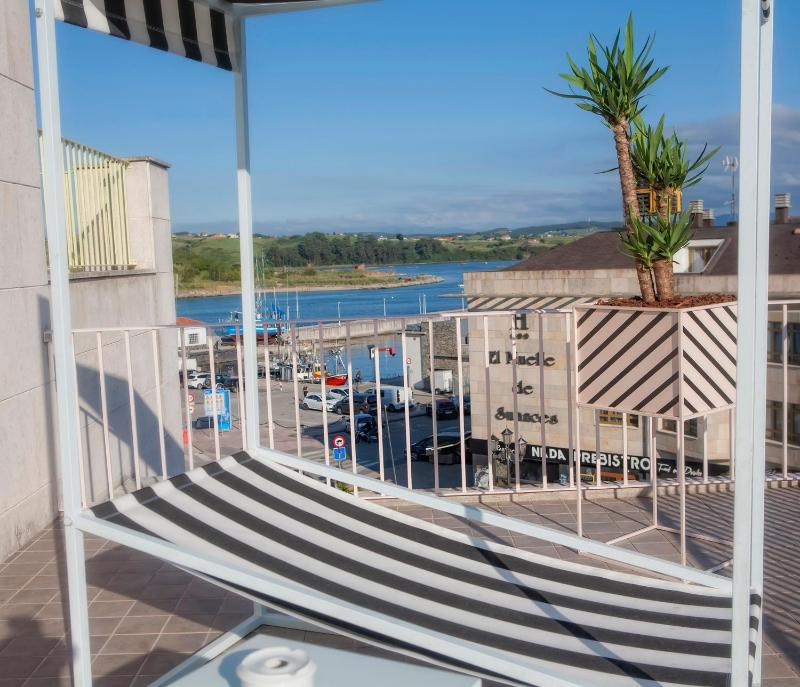 Double Room with Balcony and Sea View image 4