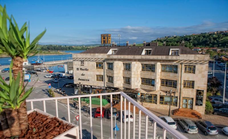 Deluxe Double Room with Spa Bath and Balcony with Sea View image 1