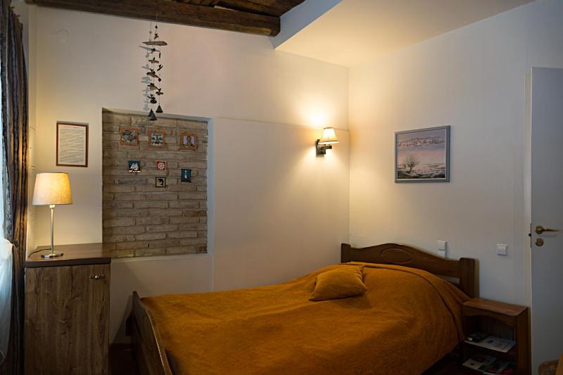 Small Double Room image 4