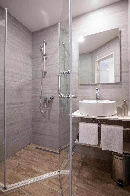 Deluxe Double Room with Extra Bed image 3