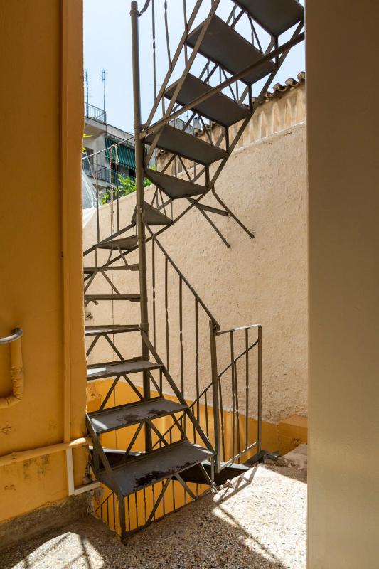 Enticing Cosy Rooftop Studio Athens Centre! EP9T - image 3