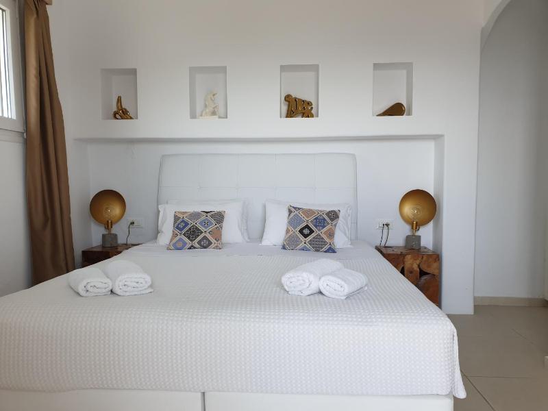 Cozy Double Room with Sea View image 2