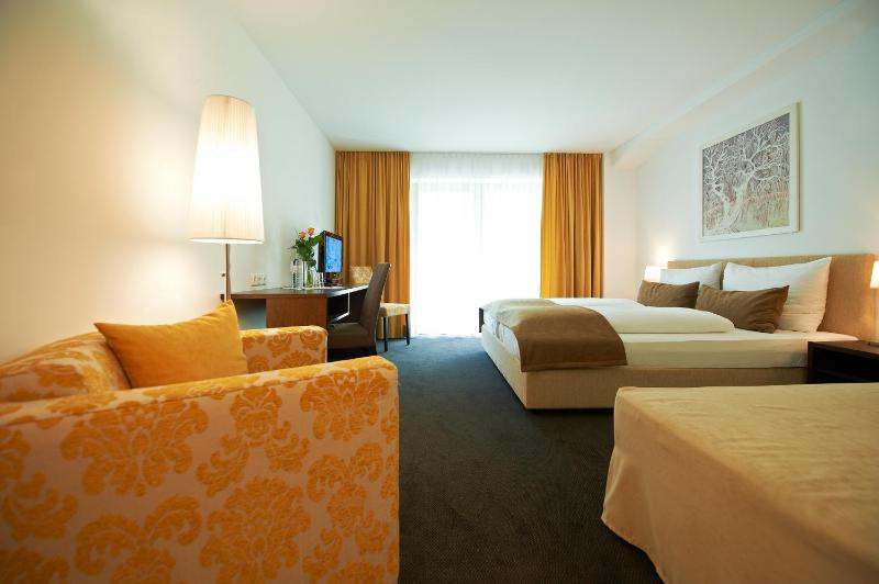 Double Room with Garden View image 1