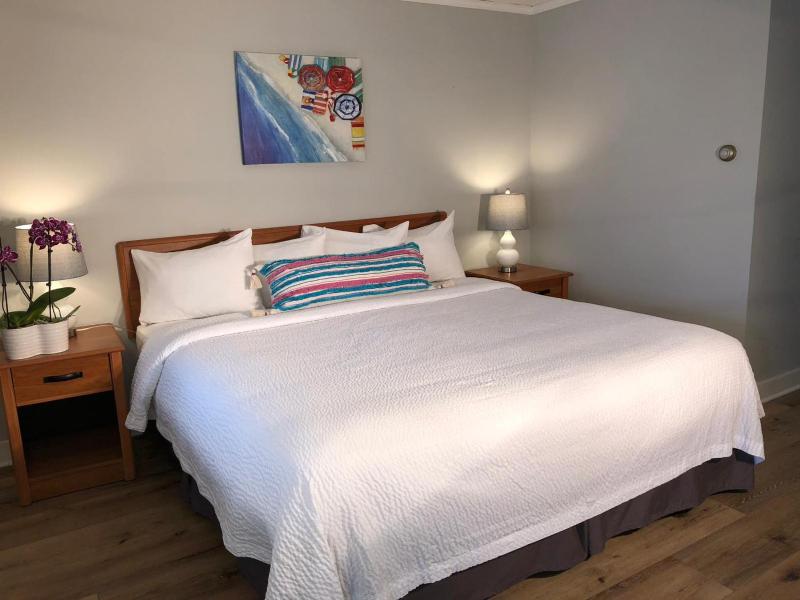 Standard King Room image 4