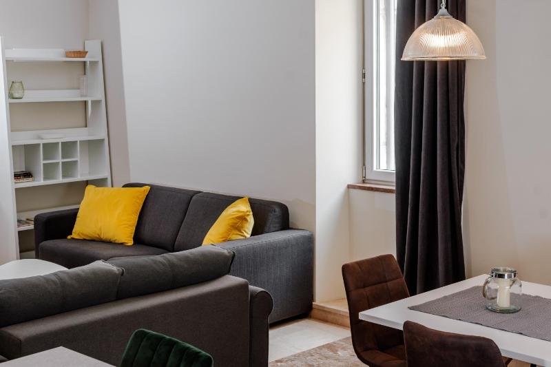 Luxury Three-Bedroom Apartment image 4