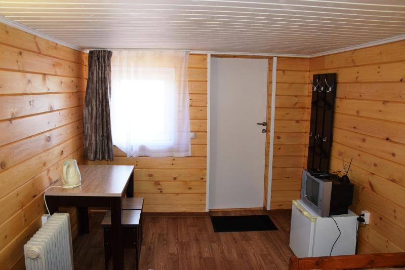 Twin Room with Shared Bathroom image 2