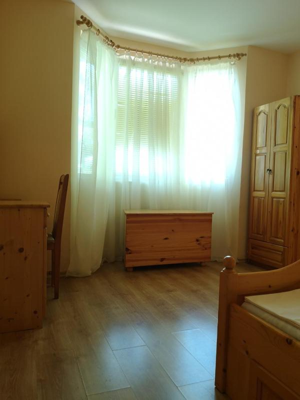 One-Bedroom Apartment image 3