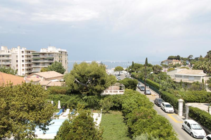 Apartment with Sea View image 3