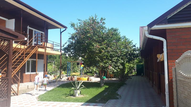 Quadruple Room with Terrace image 3