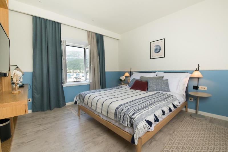King Suite with Sea View image 2