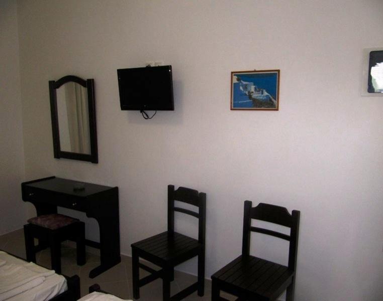 Twin Room image 4