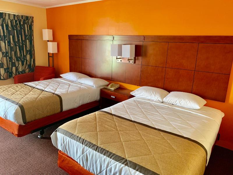 Double Room with Two Double Beds - Smoking image 2
