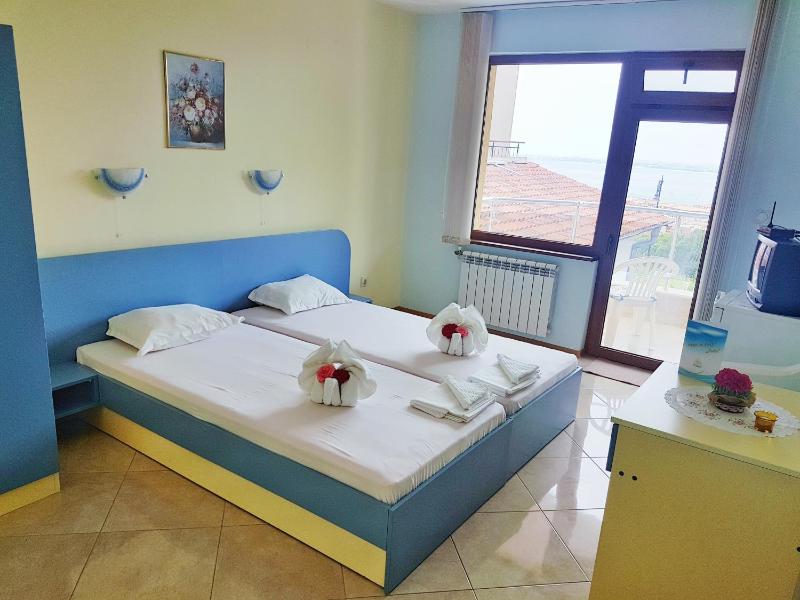Superior Double or Twin Room with Sea View image 1