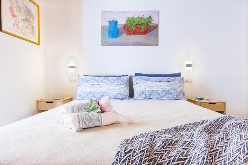 One-Bedroom Apartment image 4