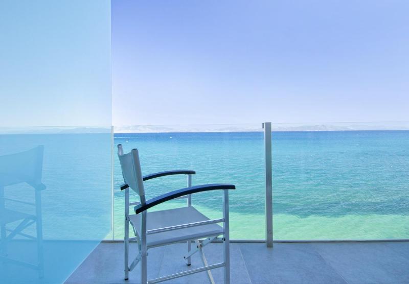 Double Room with Sea View image 1