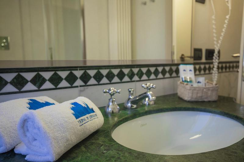 Double Room with Lake View and Balcony and Spa Access image 2