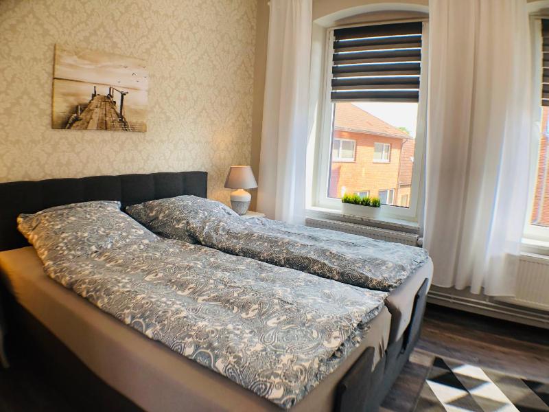 One-Bedroom Apartment image 2