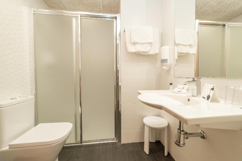 Double or Twin Room image 2