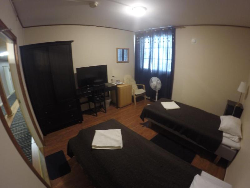 Twin Room with Shared Bathroom image 3