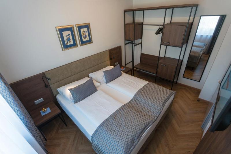 One-Bedroom Apartment image 2