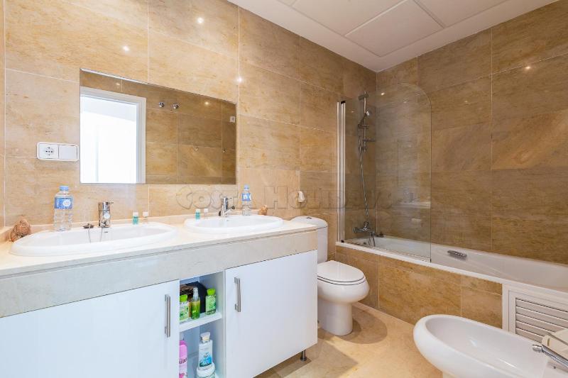 Penthouse Duquesa Suites - image 8