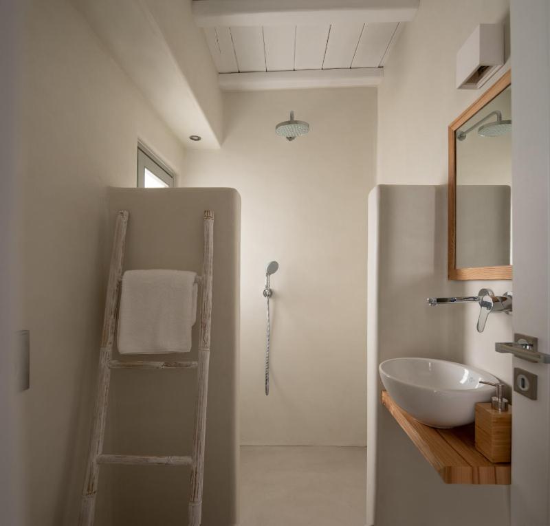 King Suite with Sea View image 2