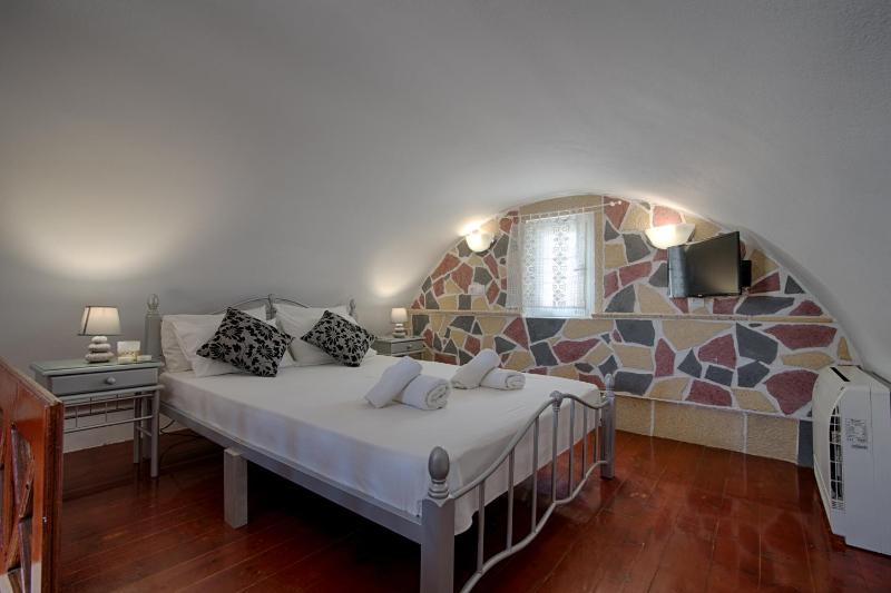 Apartment with Terrace image 2