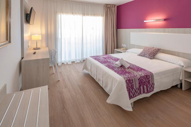 Standard Triple Room (2 Adults + 1 Child) image 1