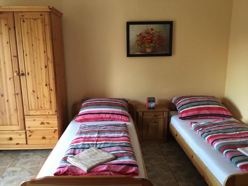 Twin Room image 2