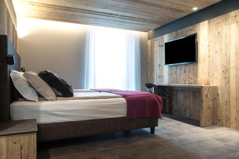 Superior Deluxe Double or Twin Room  image 2