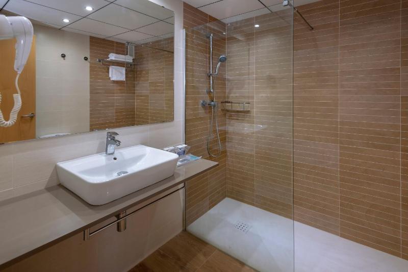 Double Room with Sea View (2 Adults) image 3