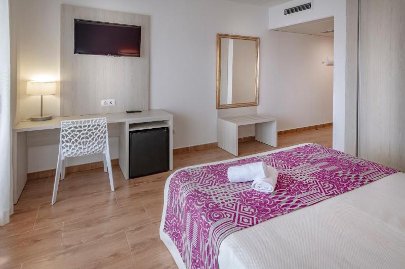 Double Room with Sea View (2 Adults) image 4