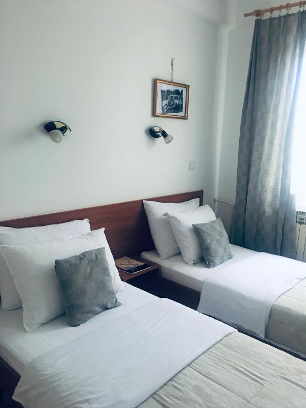 Quadruple Room with Private Bathroom image 4