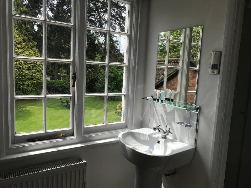 Single Room with Shower image 1