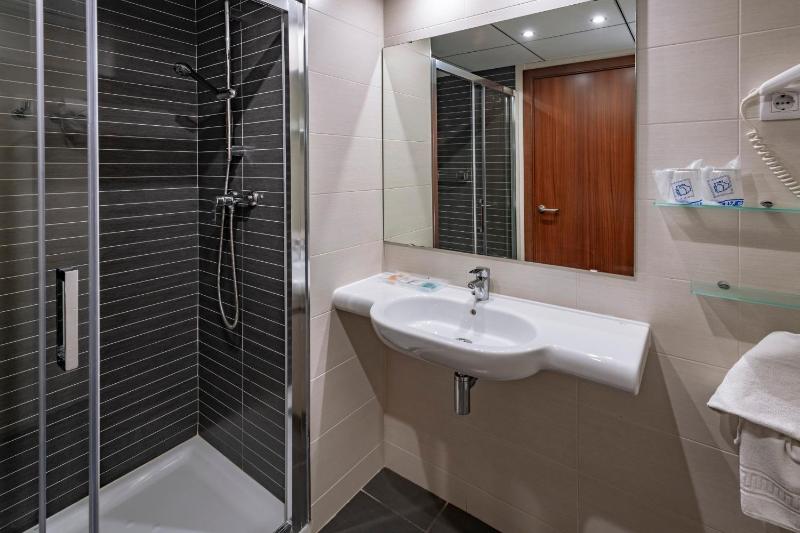 Standard Double Room (2 Adults) image 3