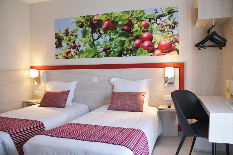 Superior Twin Room image 4