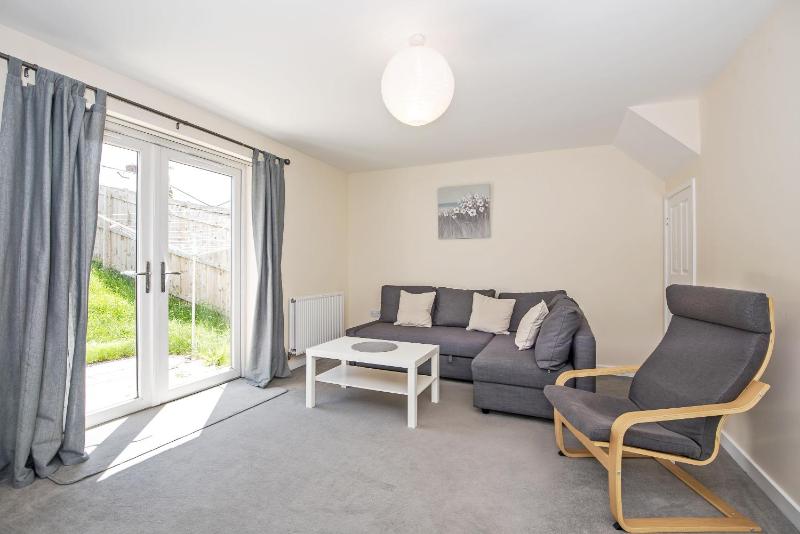 Three-Bedroom House image 1
